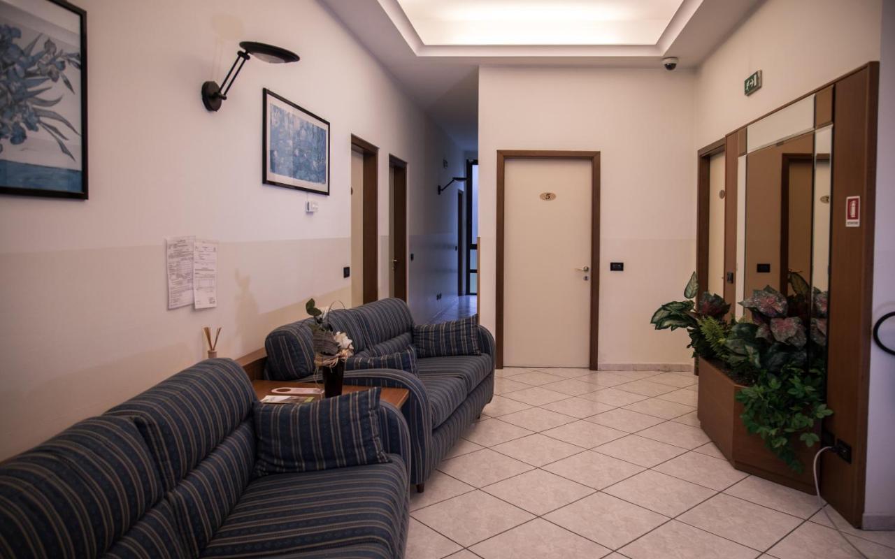 Alloggi Vitale Cesano Maderno Exterior foto